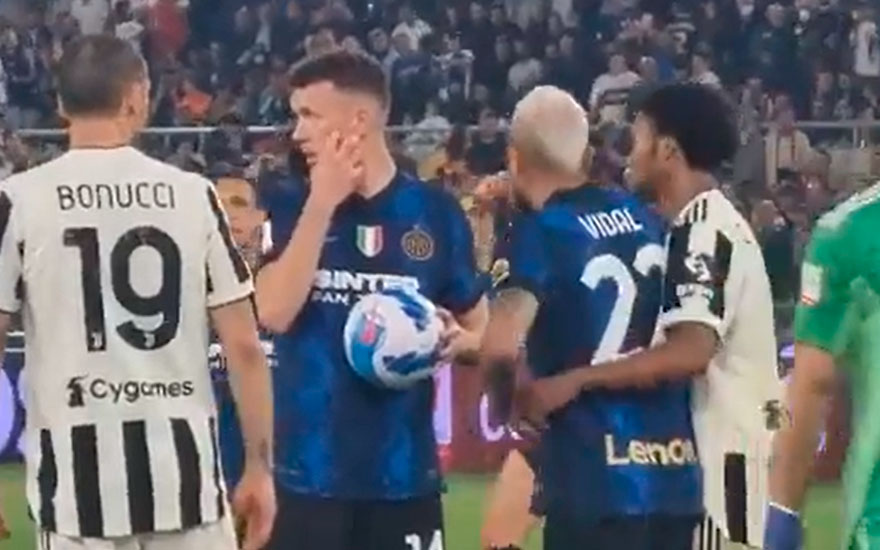 VIDEO. Captan cómo Arturo Vidal frenó en seco a jugador de la Juventus