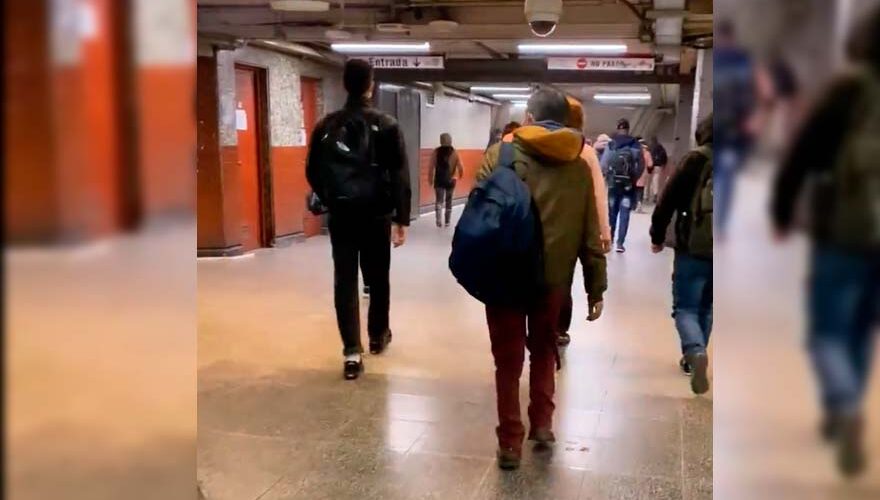 VIDEO. Usuaria de Metro mostró Estación Central sin comercio ambulante
