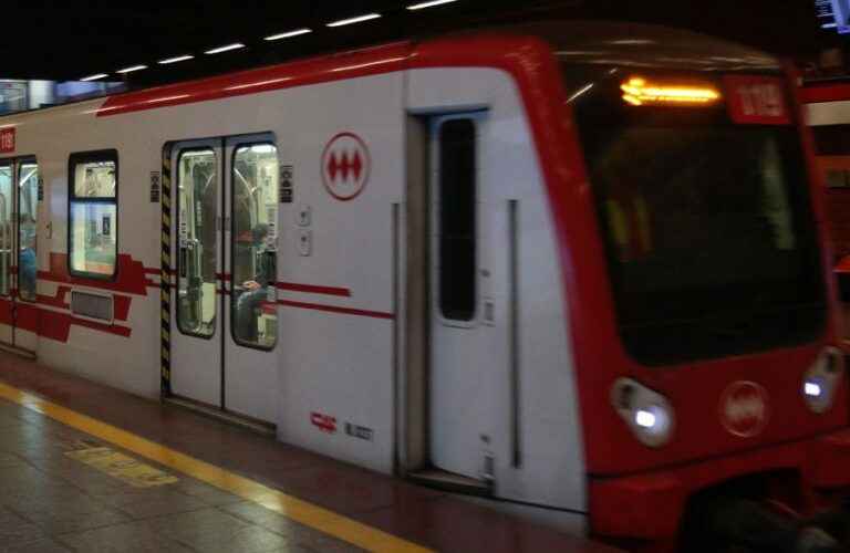 Metro de Santiago anunció cambio en su horario de fin de semana