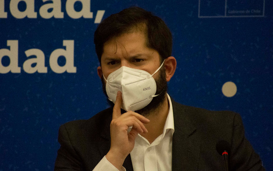Boric se refirió a la lucha contra la delincuencia con palo a Piñera