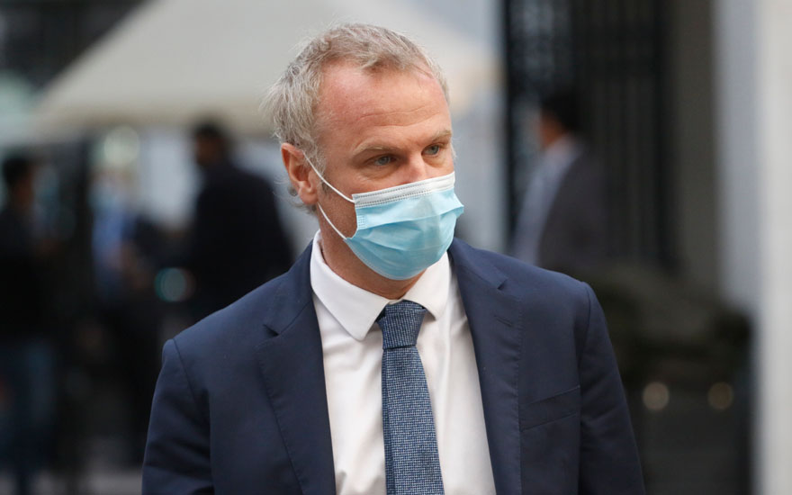 Felipe Kast en el centro por video con desinformación sobre Constitución