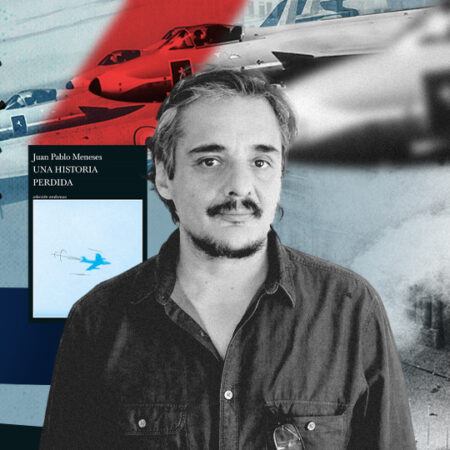 La imagen es un collage que muestra a Juan Pablo Meneses frente a su libro y a bombardeos