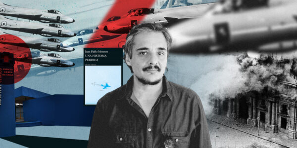 La imagen es un collage que muestra a Juan Pablo Meneses frente a su libro y a bombardeos