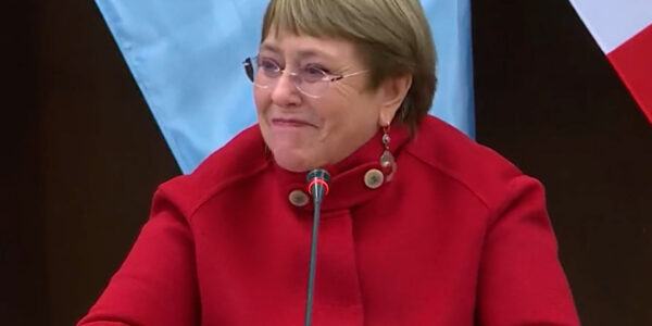 Bachelet disipa las dudas y se cuadra con el Apruebo con una canción
