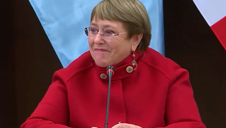 Bachelet disipa las dudas y se cuadra con el Apruebo con una canción