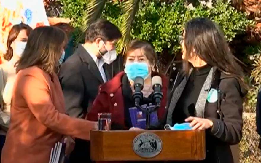 VIDEO. Vecina respondió sin filtro a periodista por pregunta para Boric