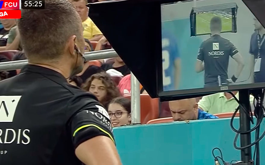 VIDEO. La insólita revisión del VAR en el fútbol rumano que se viralizó