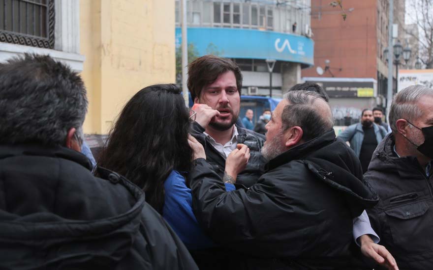 Agreden fuera de U Chile a Simón Boric, hermano del Presidente