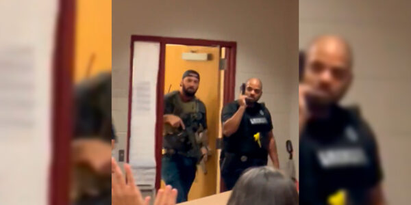 VIDEO. Equipo SWAT ingresó a sala de clases en USA