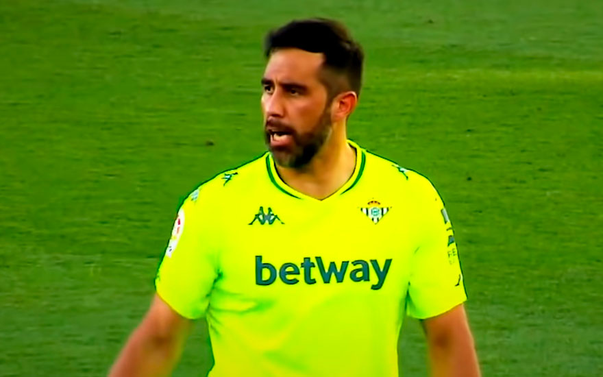 Betis habría tomado una decisión sobre el futuro de Claudio Bravo