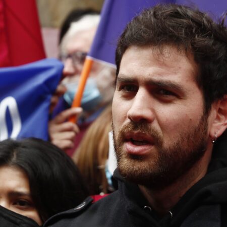 Diego Ibáñez es parlamentario de Convergencia Social y participa de las negociaciones por los "bordes" constituyentes.