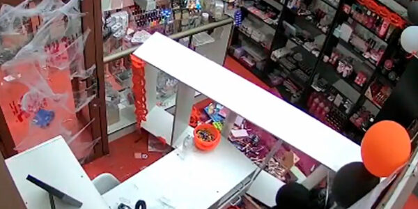 VIDEO. Registran brutal saqueo en galería comercial de Alameda