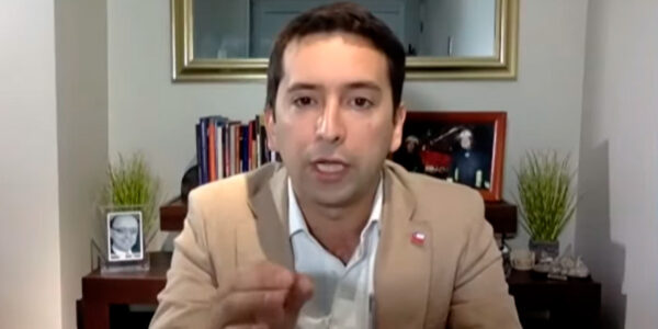 Cristián Araya es criticado por post acusado de "anti comunistas"