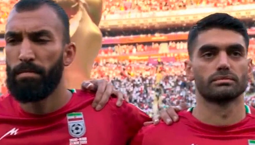 ¿Por qué jugadores de Irán no cantaron el himno en Qatar?