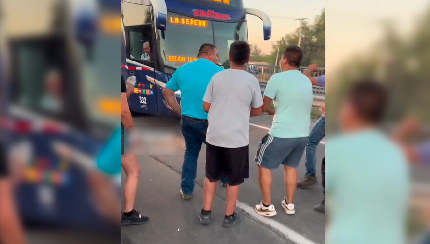 VIDEO. Camioneros hicieron "el que baila pasa" durante el paro