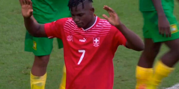 La razón de por qué no celebró Embolo su gol ante Camerún
