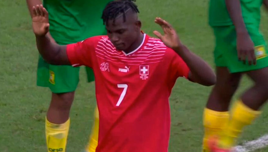 La razón de por qué no celebró Embolo su gol ante Camerún