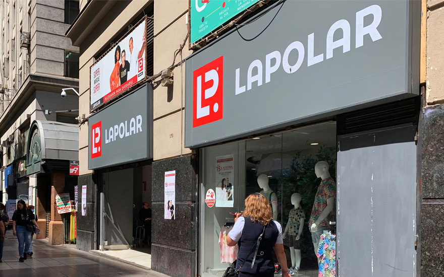Trabajadores de La Polar acusan ataques tras polémica de ropa