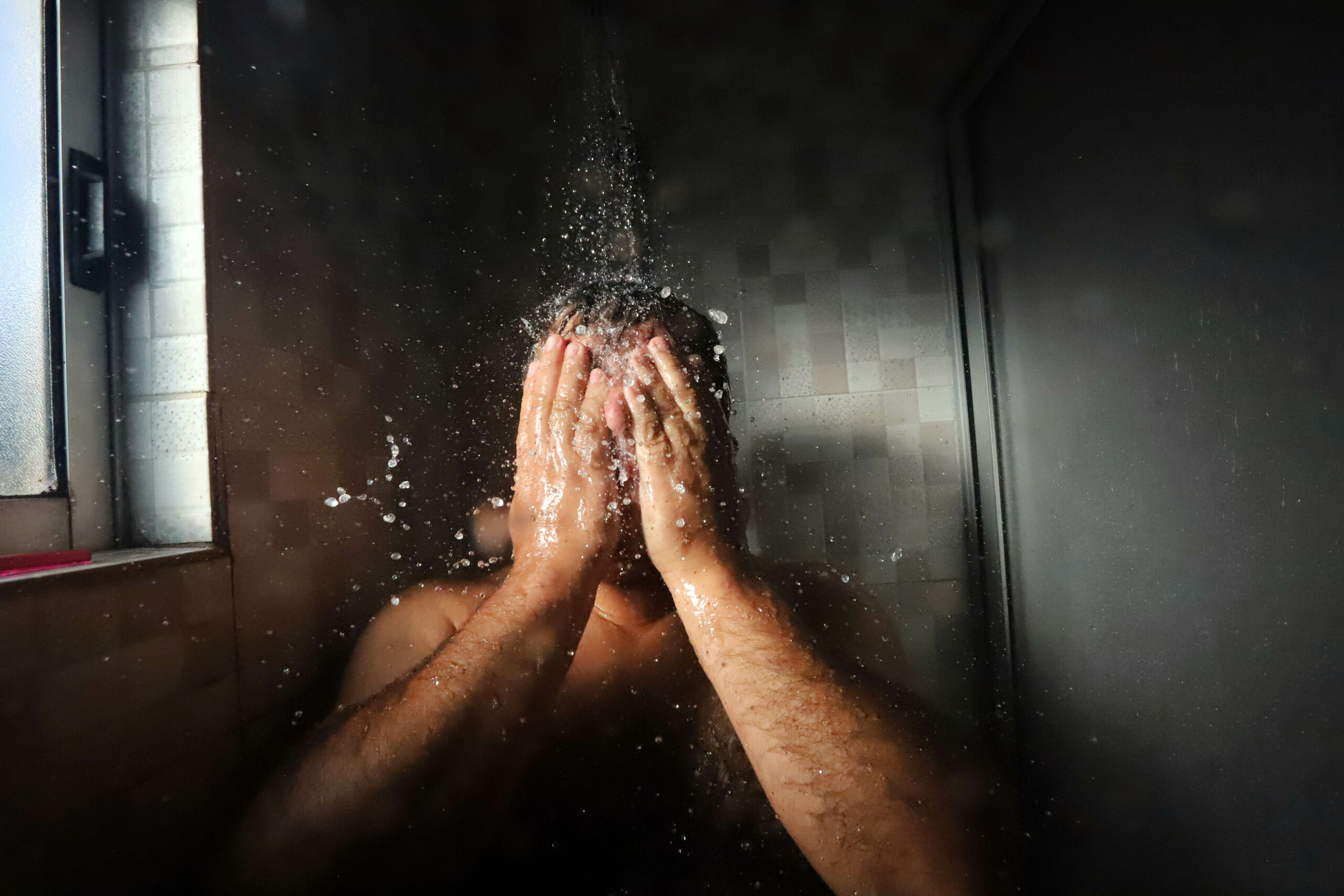 Hombre bañandose Antofagasta Auno
