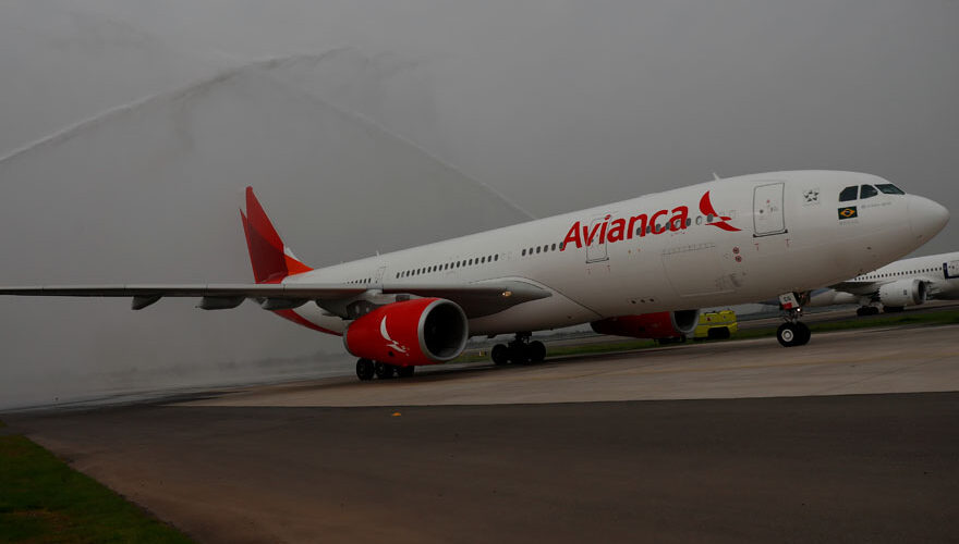 El vuelo que llegó a Bogotá desde Chile con dos pasajeros muertos