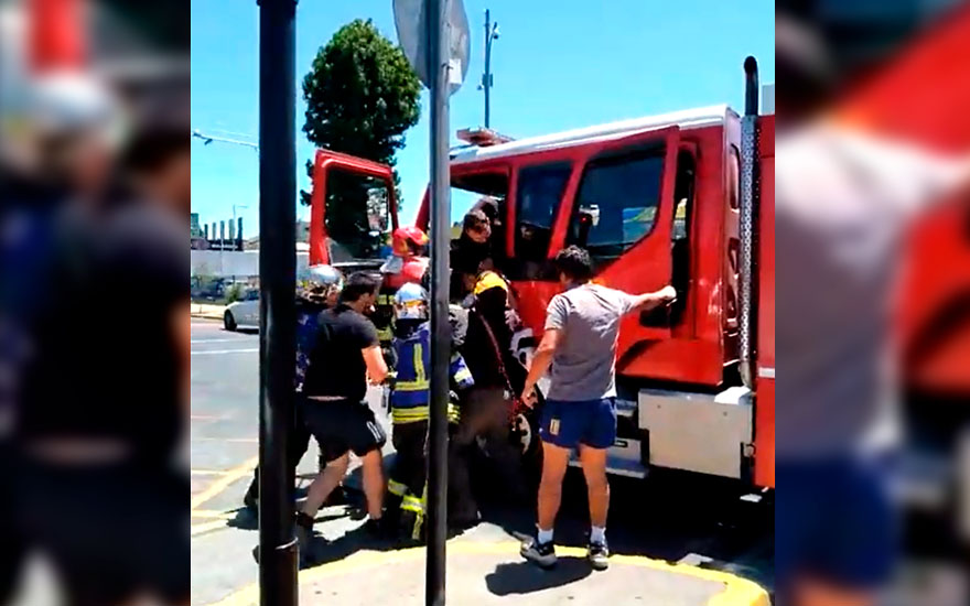 VIDEO. Hombre intenta robarse camión de Bomberos en Conce