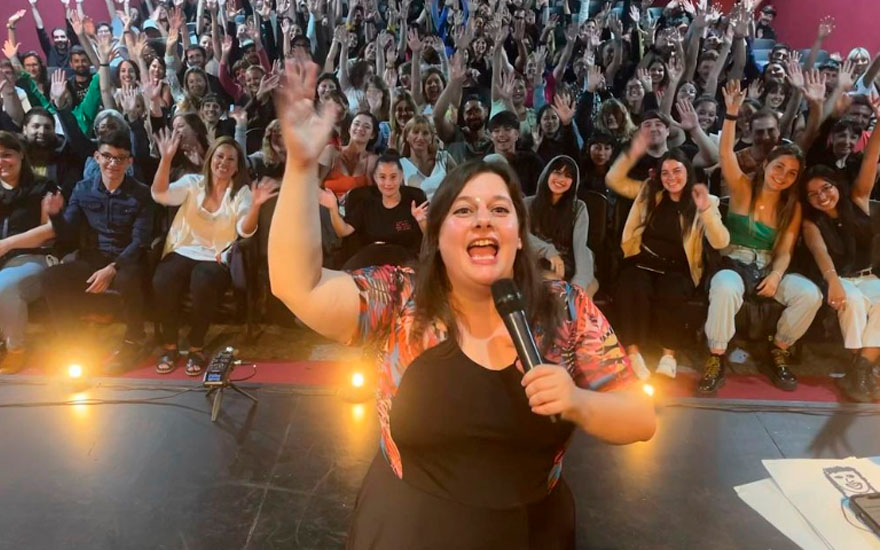 ¿Quién es Laila Roth, la humorista que llegará al Festival de Viña?