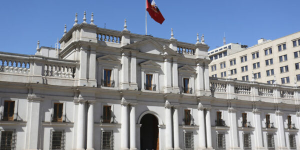 Chile y Uruguay lideran índice de baja corrupción internacional