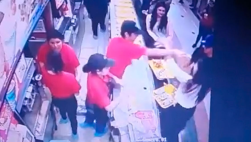 Clientes atacan a trabajadores de comida rápida en Puerto Montt