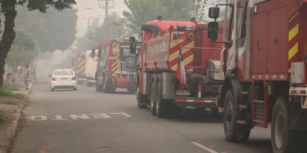 Camión aljibe se volcó en medio de viaje a Angol por incendios