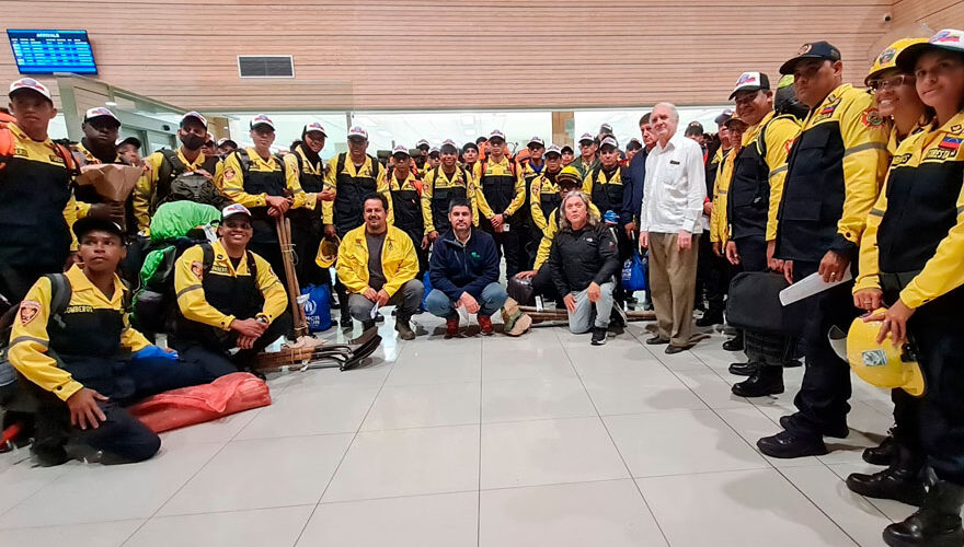 Delegación de bomberos de Venezuela llega a Chile