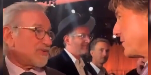 Steven Spielberg agradeció a Tom Cruise por su rol en "Top Gun"