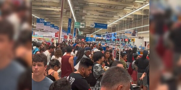 Registran caos en supermercado por ofrecer productos a luca
