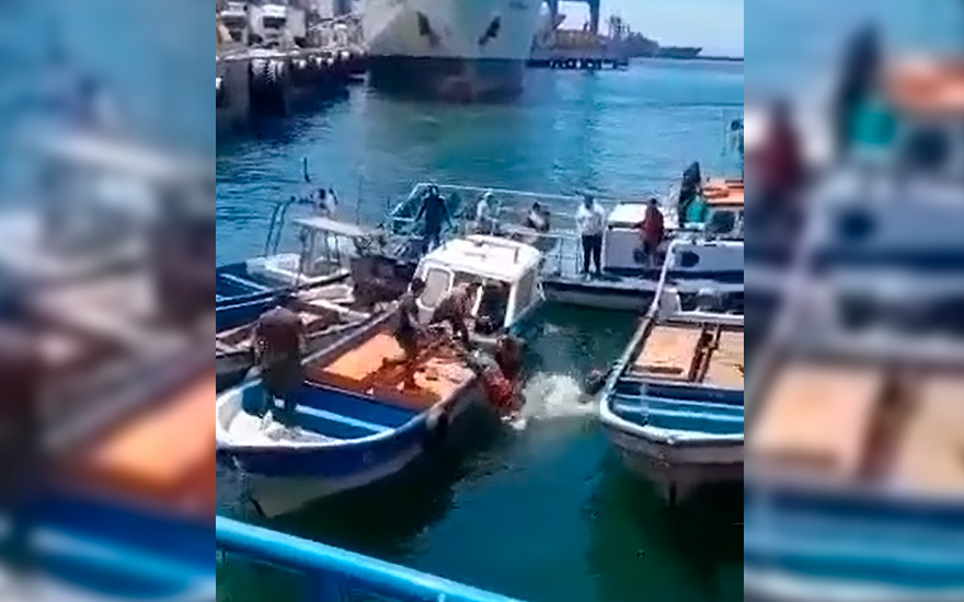 Graban dura pelea entre lancheros en Valparaíso: uno cayó al mar