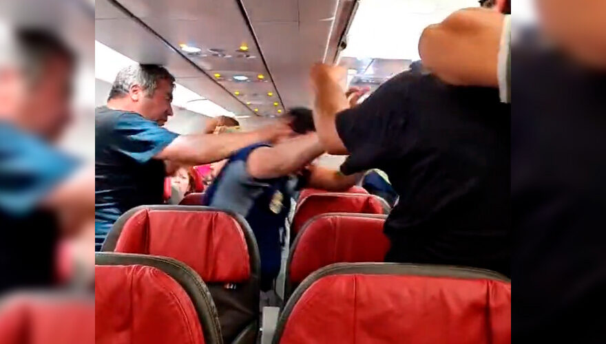Registran brutal pelea en avión que estaba en Antofagasta