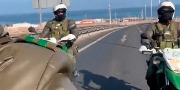 Carabineros se graban en moto para video de TikTok: es ilegal