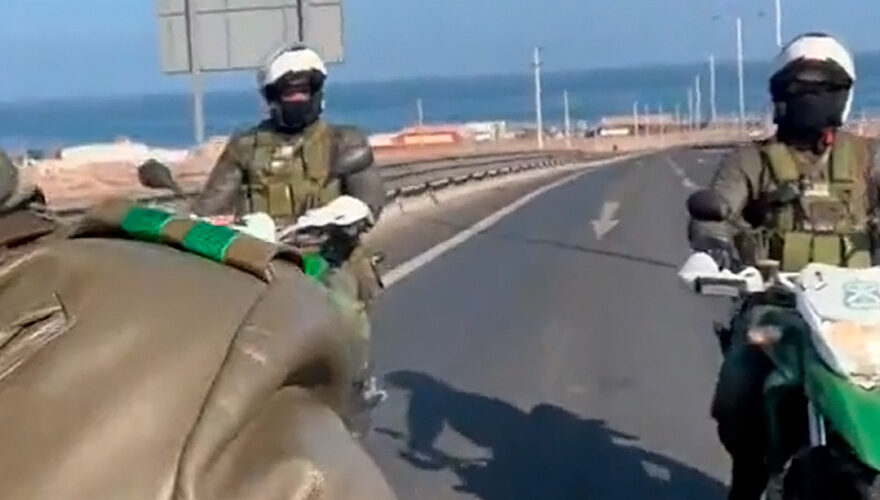 Carabineros se graban en moto para video de TikTok: es ilegal
