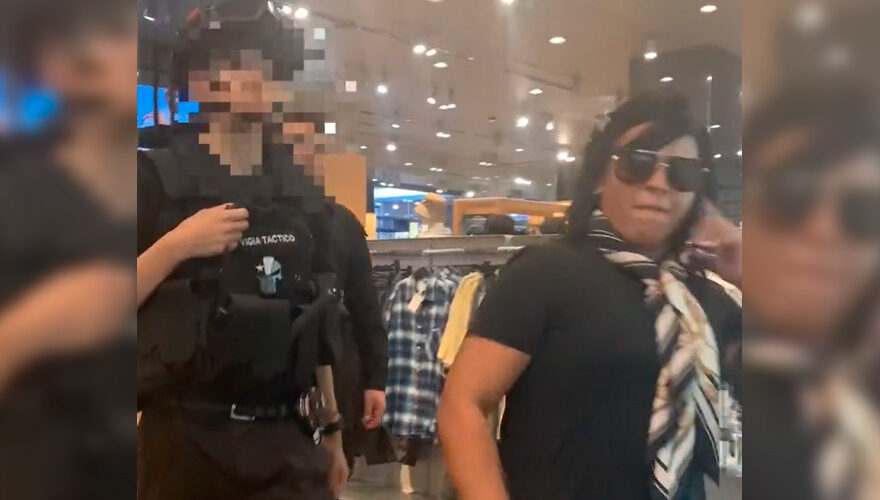 La violenta reacción de mechera en mall de Santiago en video