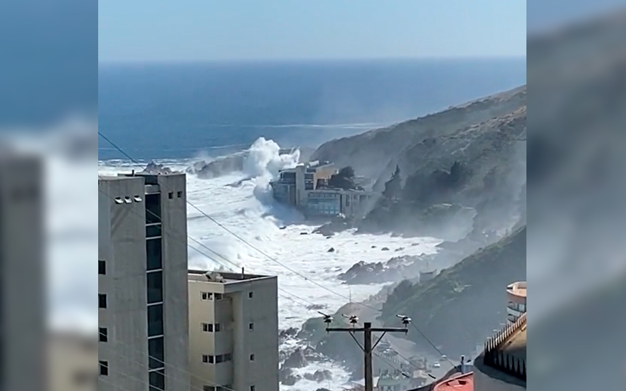 Hotel Punta Piqueros es viral por registro de cómo lo impactan olas