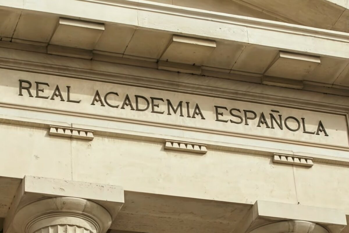 Alli O Ahi Real Academia Española www.theclinic.cl