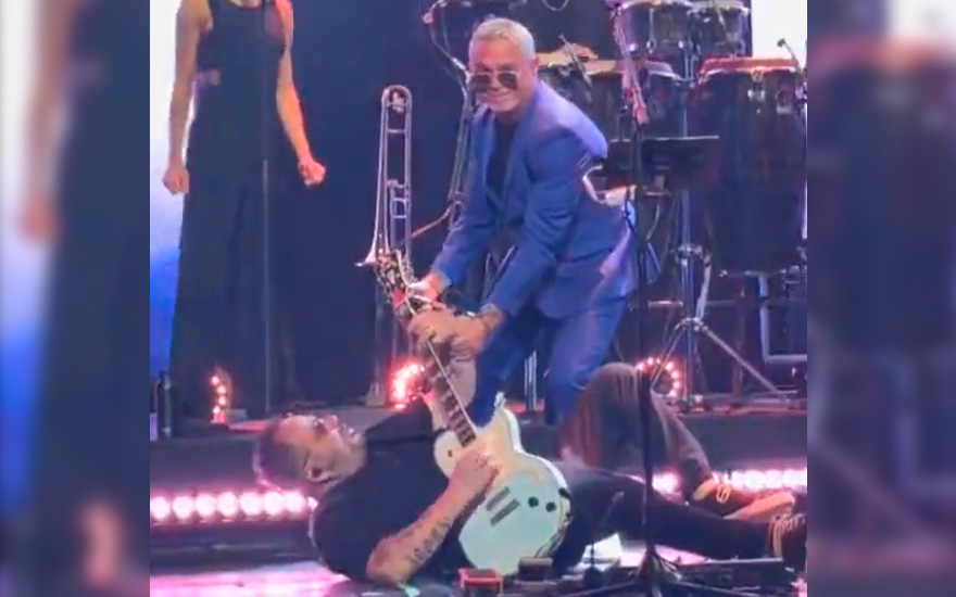 Alejandro Sanz botó a guitarrista sobre el escenario en pleno show