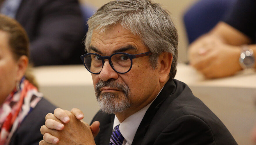 Mario Marcel se confiesa en El País sobre la reforma tributaria