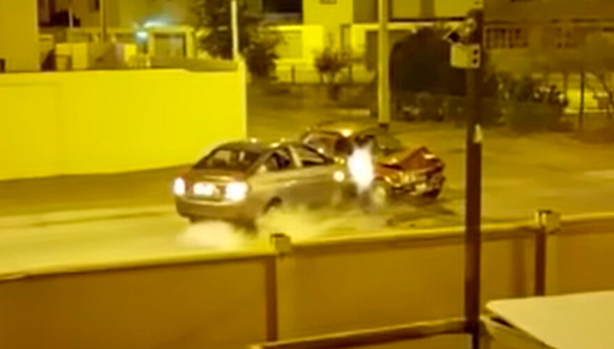 Noche de furia en Calama: conductor chocó a auto repetidamente