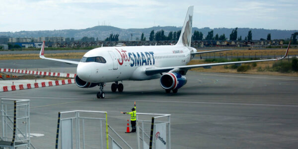 Avión aterrizó en aeropuerto de Santiago por urgencia médica