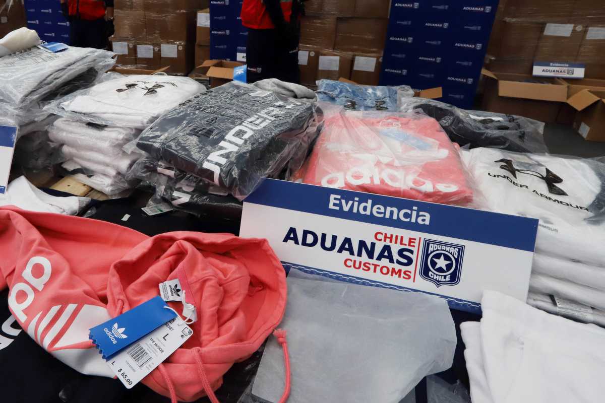 La Polar reconoce que vendió ropa falsa: demandarán a proveedor