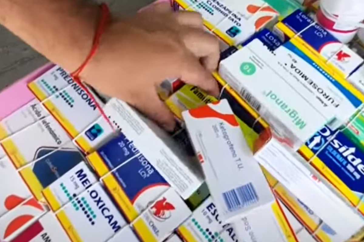 Venta ilegal de medicamentos en la calle