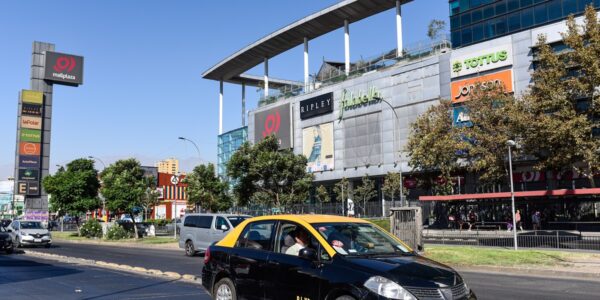 Sucursal de Mall Plaza, cadena de centros comerciales que cambiará horarios por la implementación de la ley 40 horas.