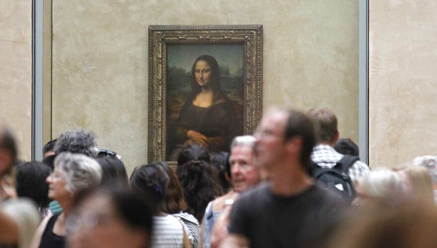 La Mona Lisa en el Museo del Louvre, en la ciudad de París.