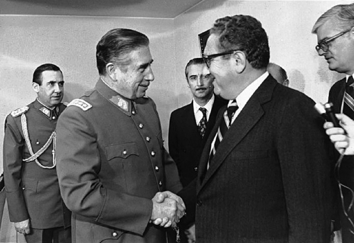 Desclasifican reunión de Augusto Pinochet con Henry Kissinger