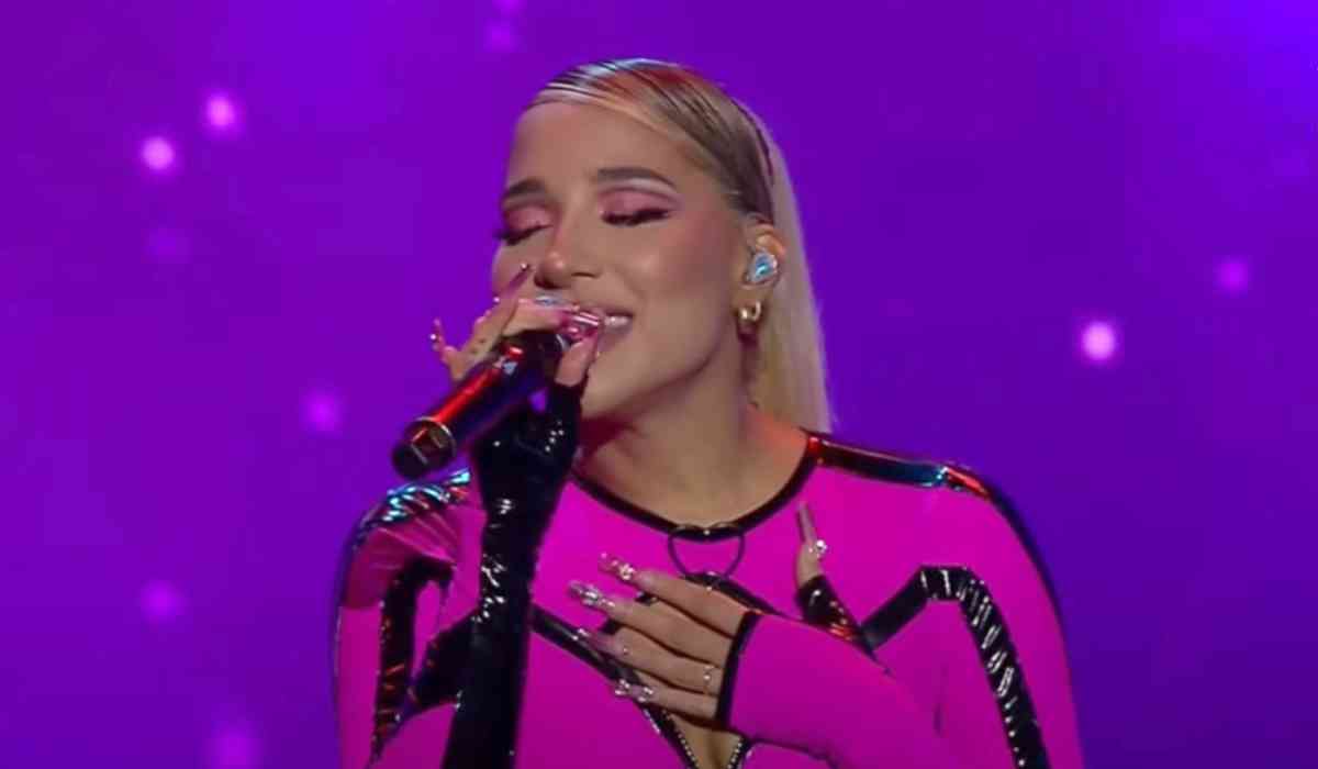 Princesa Alba cantando en los Premios Pulsar 2023