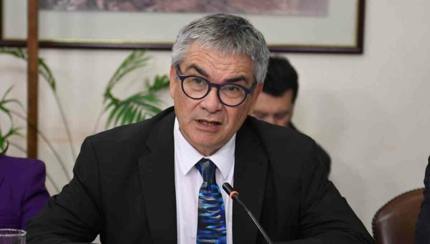 El ministro de Hacienda, Mario Marcel, exponiendo en contra del proyecto de sexto retiro de AFP.